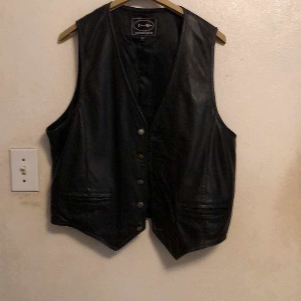 Men’s vintage leather vest great value!